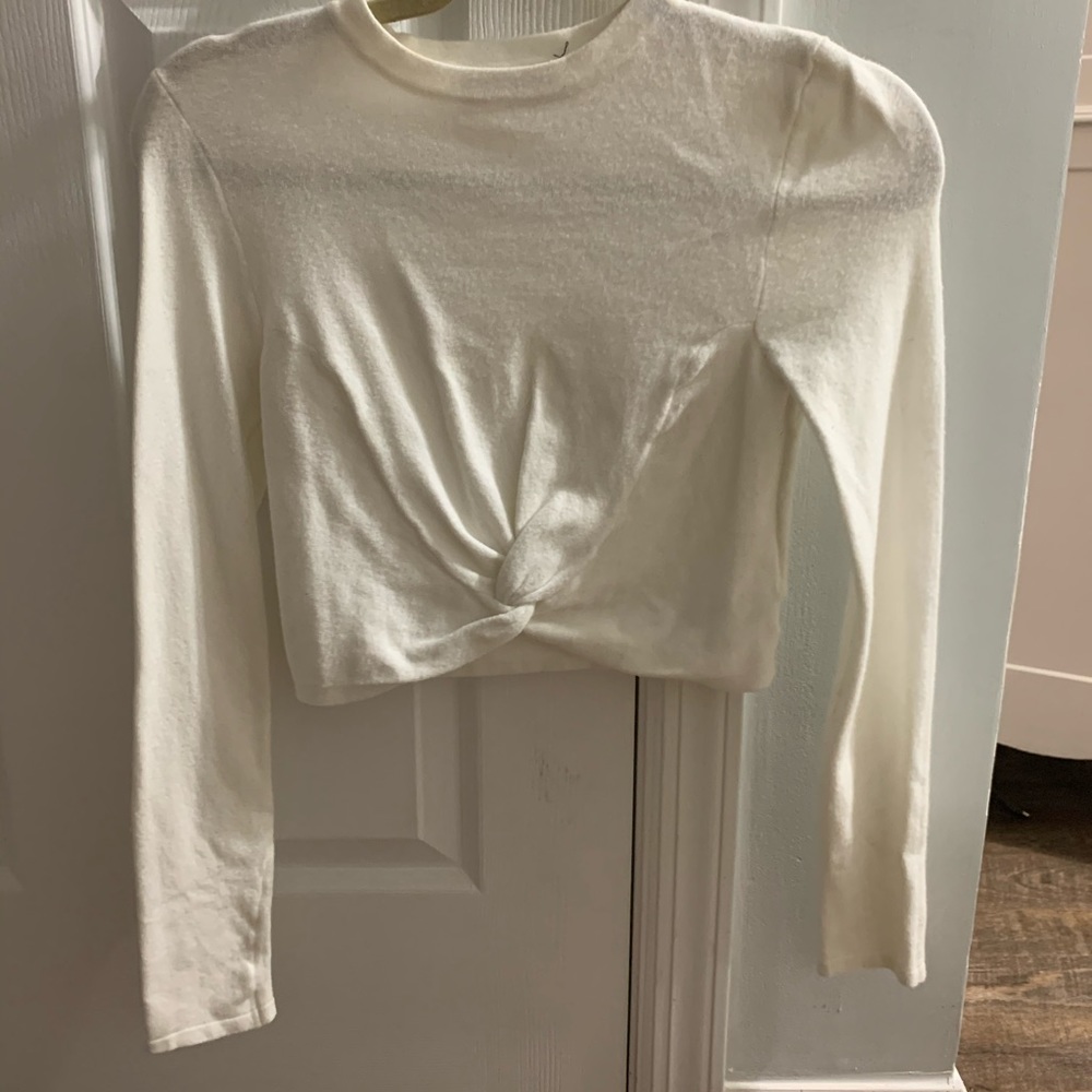 Olivaceous knot sweater